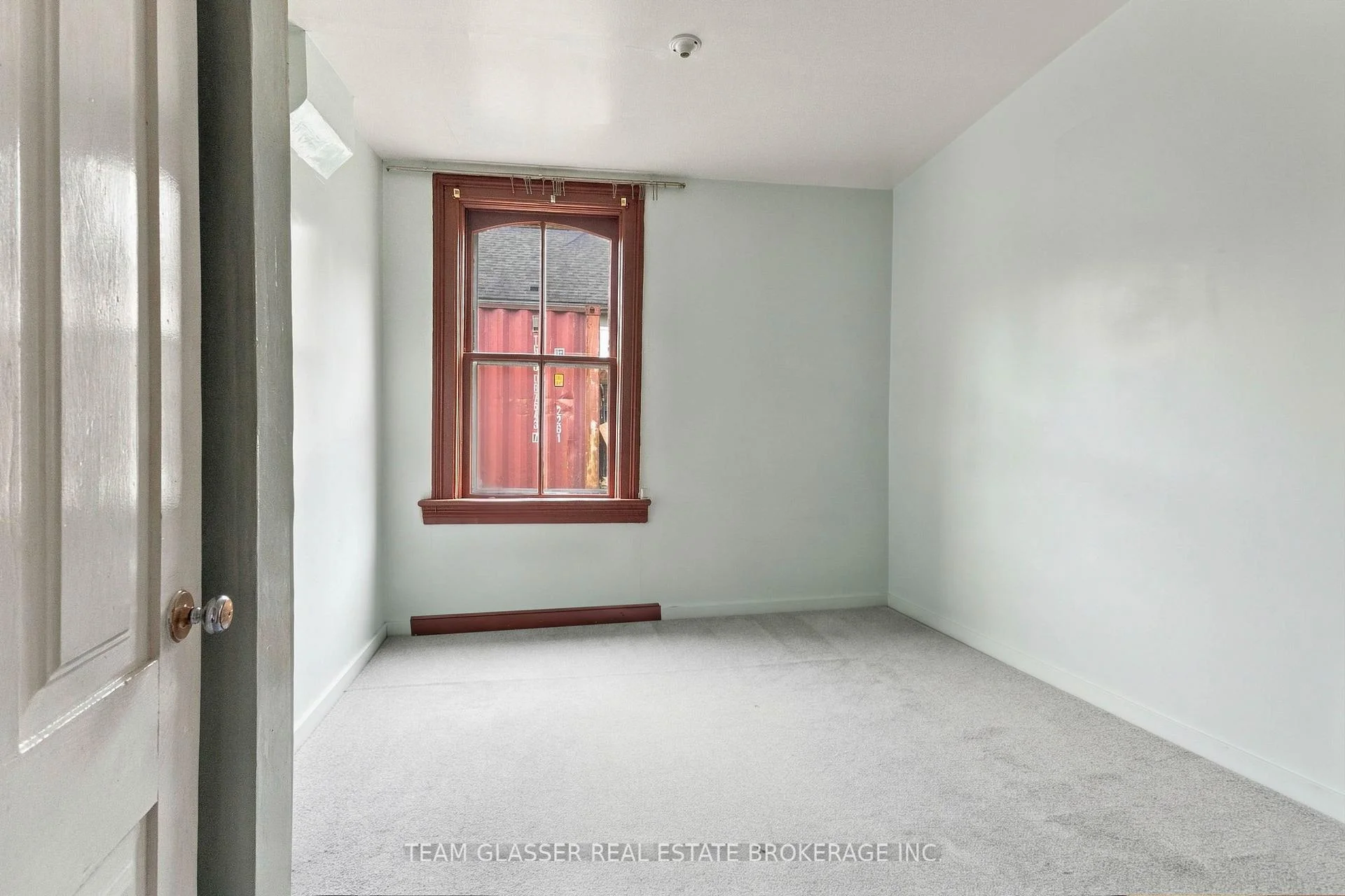 Photo 11 of 666 St James Street, London, East C — HOMEH
