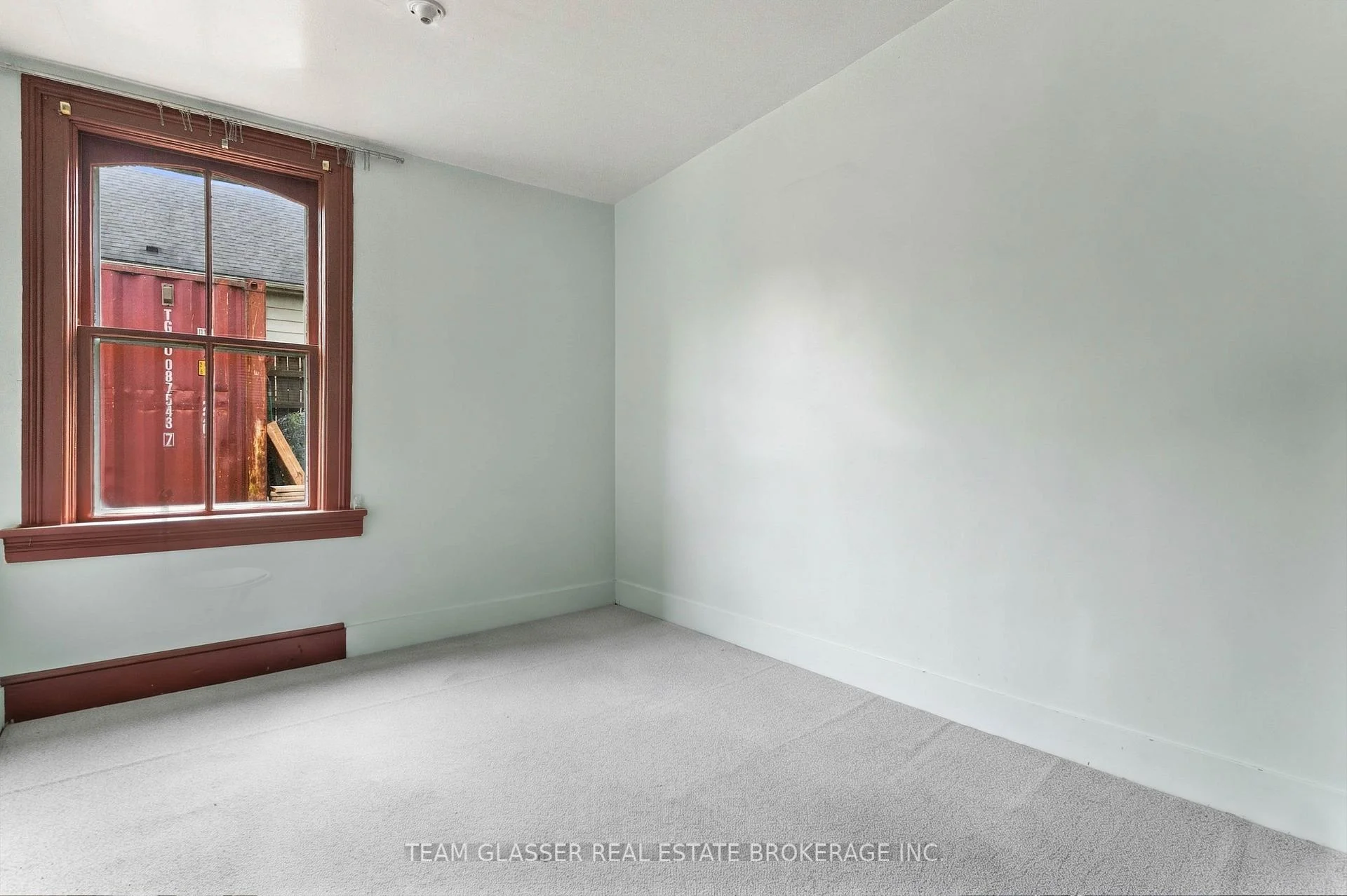 Photo 18 of 666 St James Street, London, East C — HOMEH