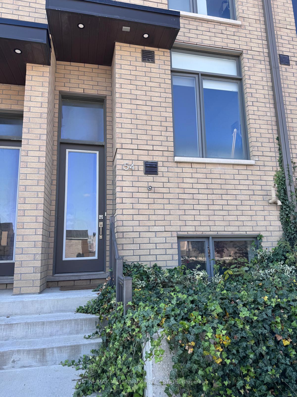 Photo 2 of 54 Hooyo Terrace, Toronto, Englemount-Lawrence — HOMEH