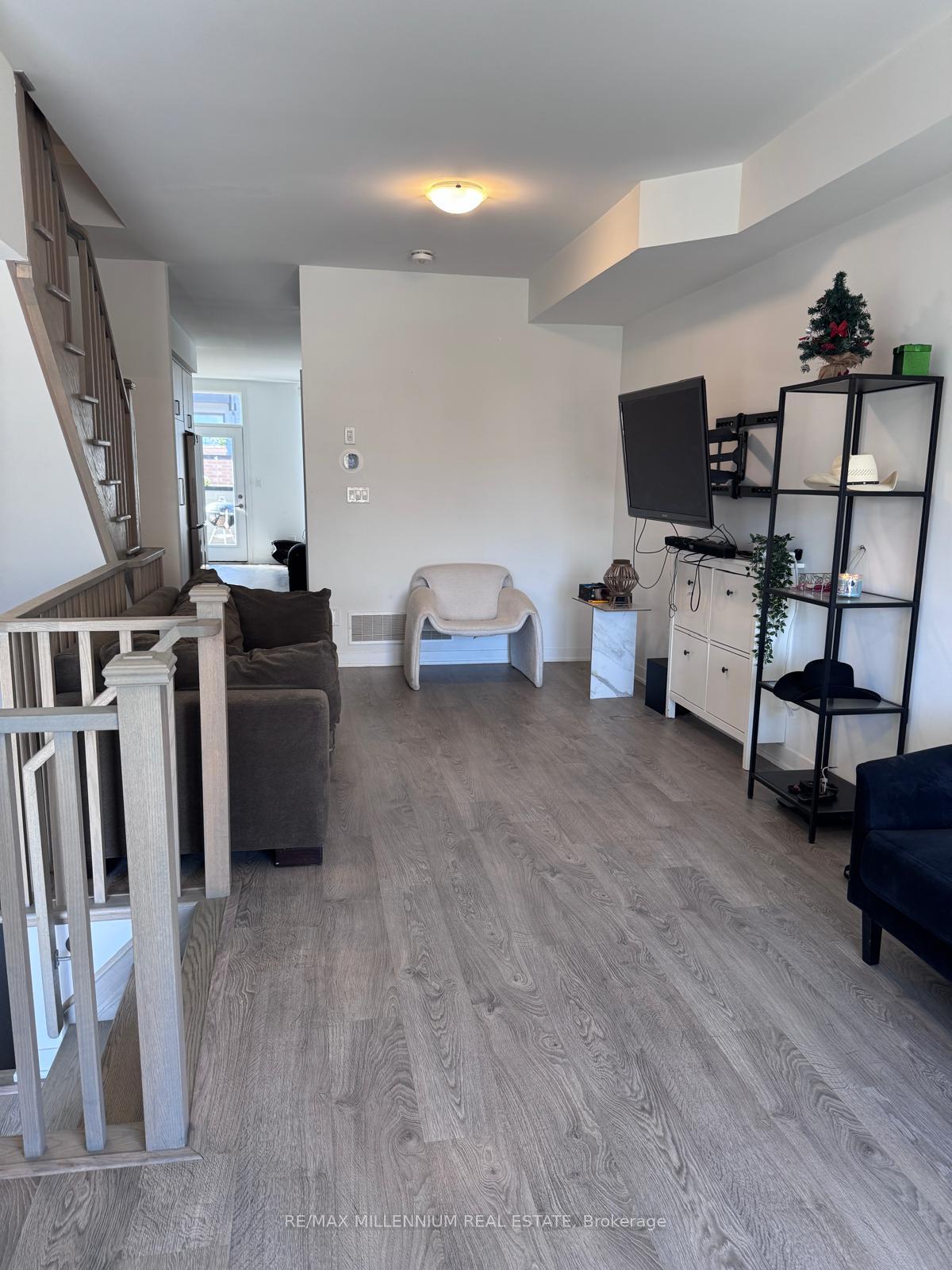 Photo 5 of 54 Hooyo Terrace, Toronto, Englemount-Lawrence — HOMEH