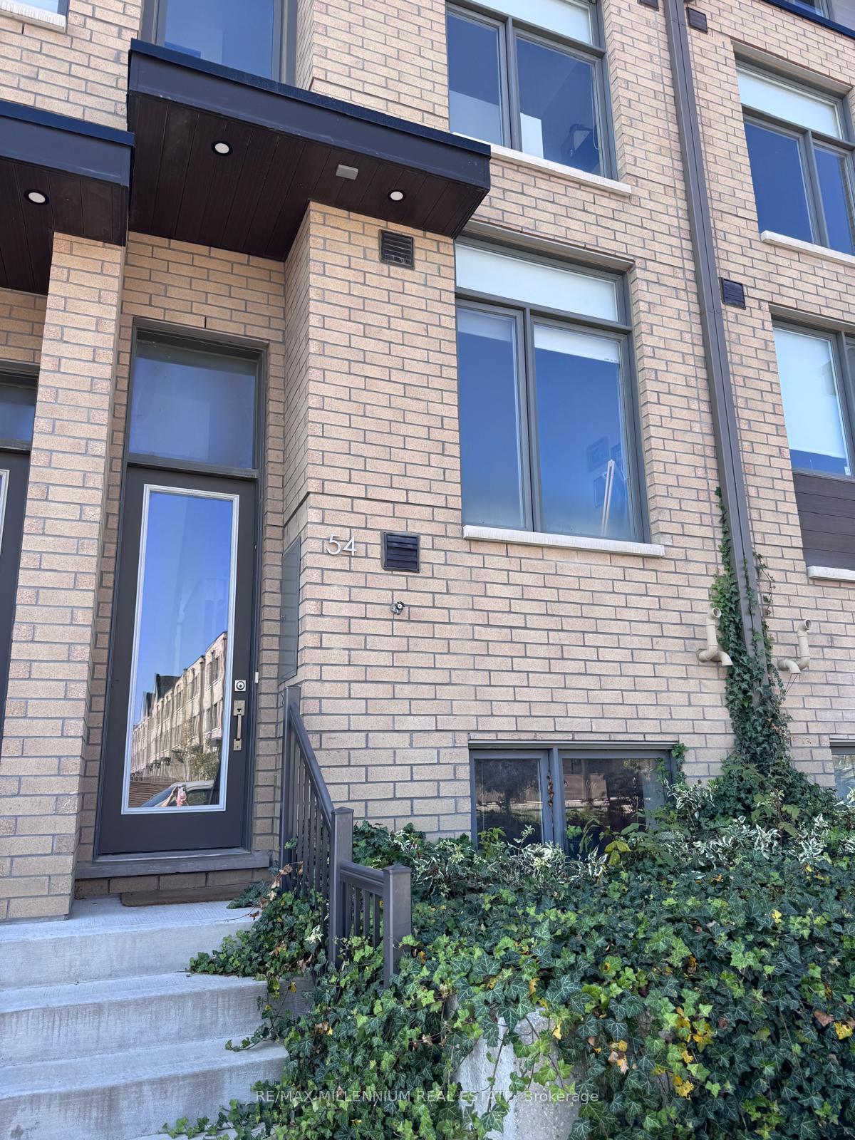 Photo 10 of 54 Hooyo Terrace, Toronto, Englemount-Lawrence — HOMEH