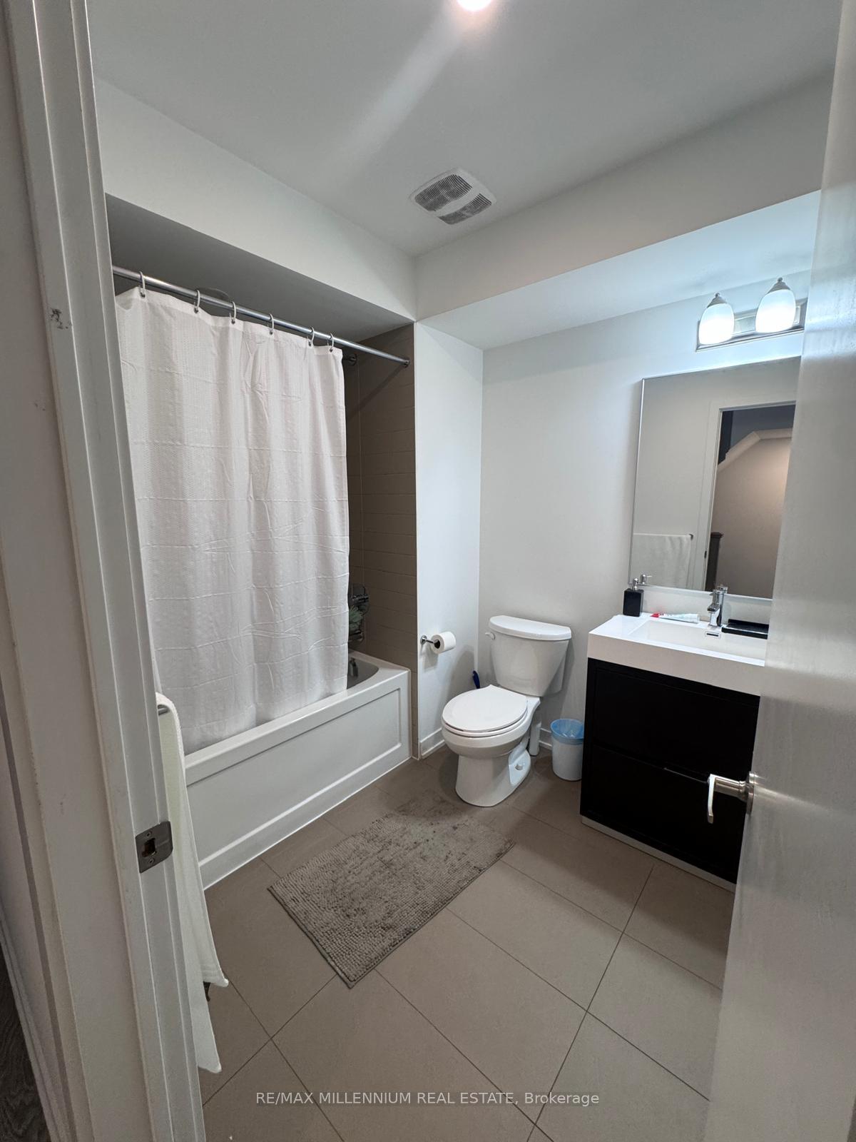 Photo 11 of 54 Hooyo Terrace, Toronto, Englemount-Lawrence — HOMEH