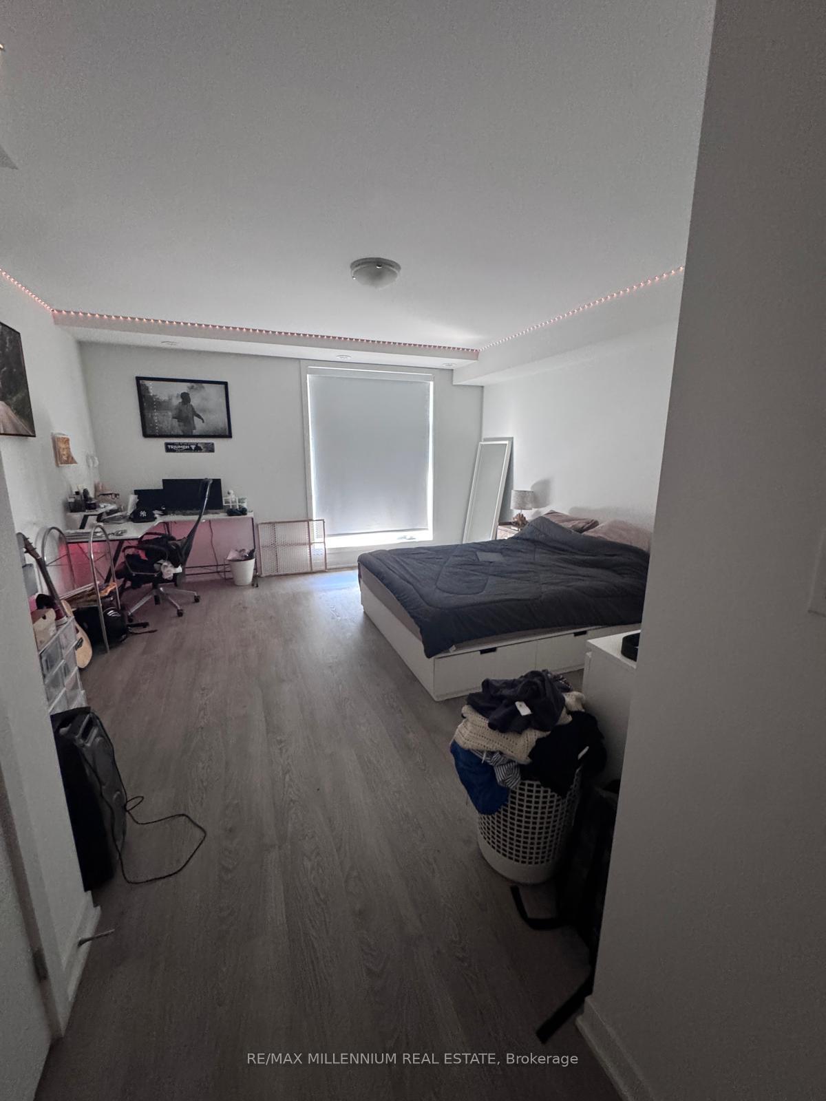 Photo 12 of 54 Hooyo Terrace, Toronto, Englemount-Lawrence — HOMEH