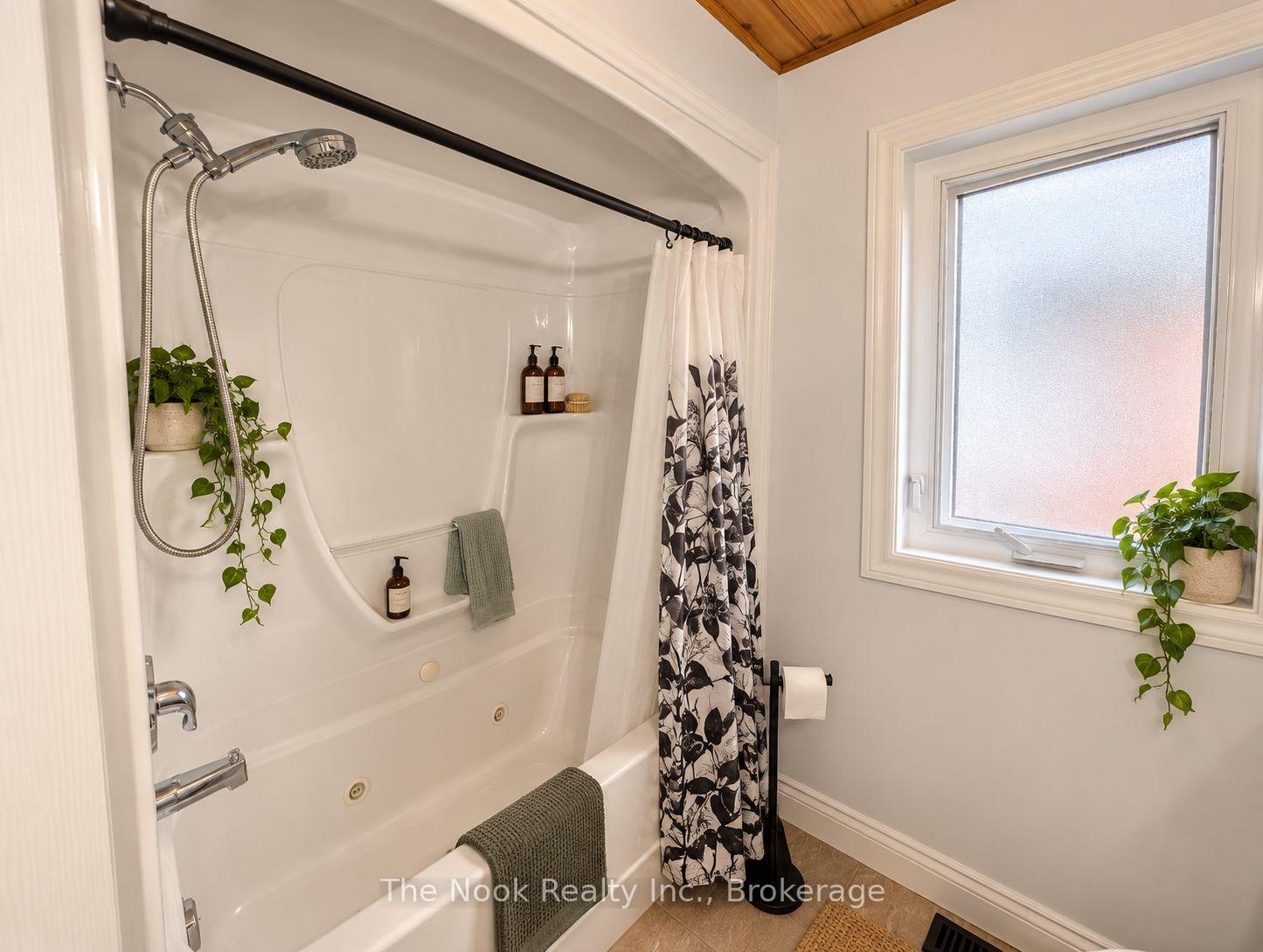 Photo 8 of 3 Midland Drive, Kawartha Lakes, Lindsay — HOMEH
