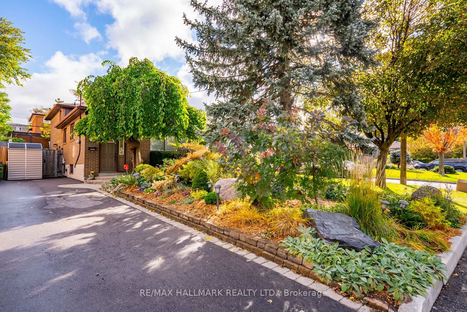 Photo 2 of 27 Pinebrook Avenue, North York, Victoria Village — HOMEH
