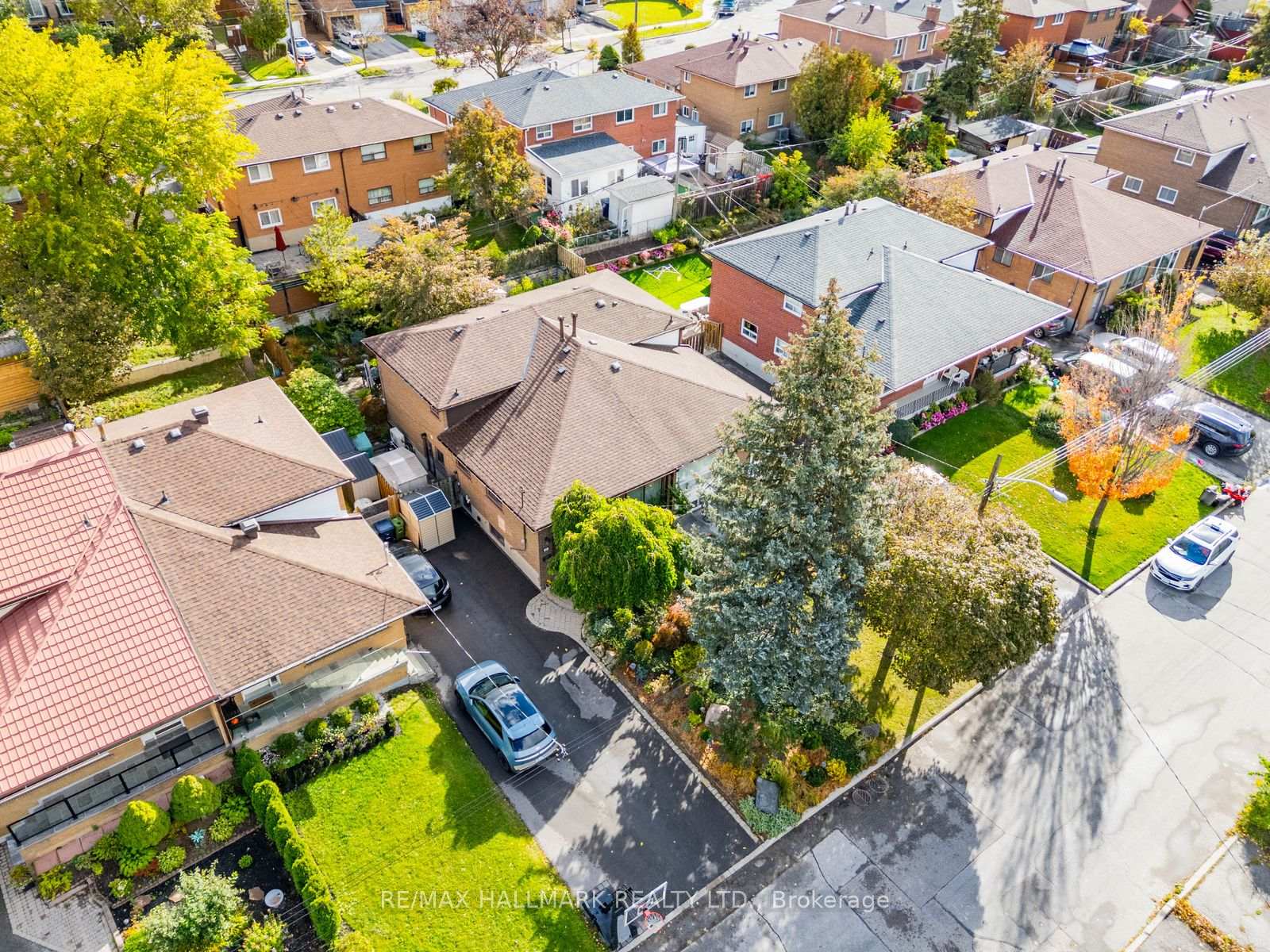 Photo 5 of 27 Pinebrook Avenue, North York, Victoria Village — HOMEH