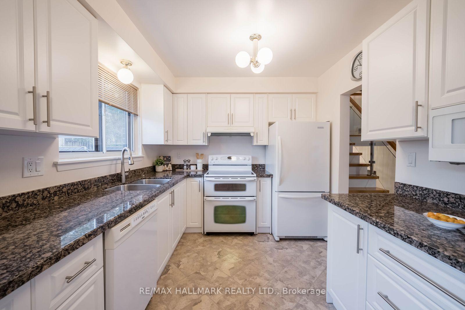 Photo 10 of 27 Pinebrook Avenue, North York, Victoria Village — HOMEH