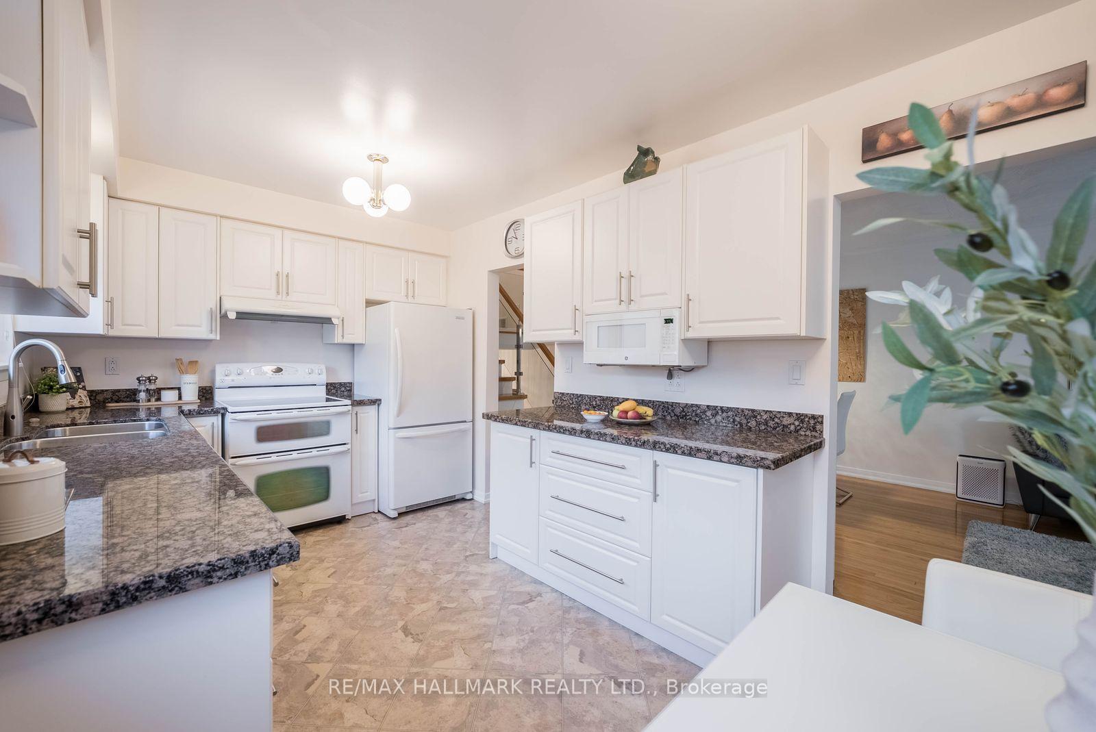 Photo 12 of 27 Pinebrook Avenue, North York, Victoria Village — HOMEH