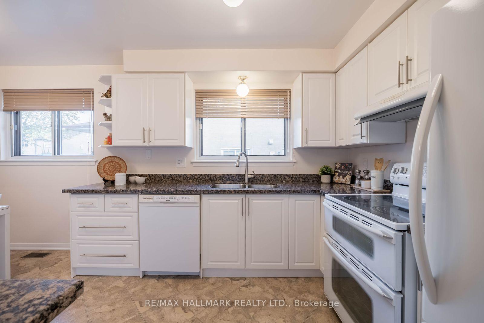 Photo 13 of 27 Pinebrook Avenue, North York, Victoria Village — HOMEH