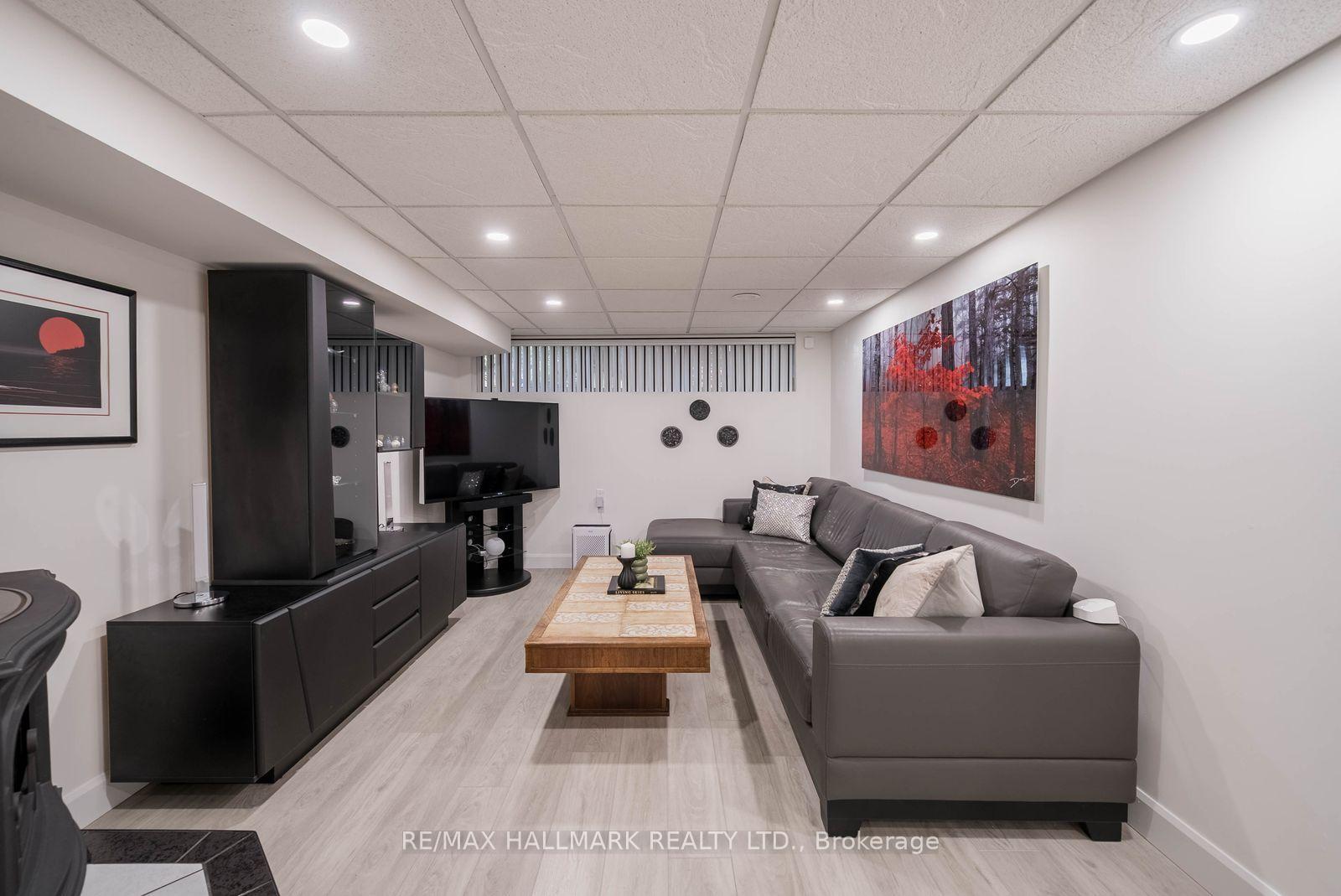 Photo 25 of 27 Pinebrook Avenue, North York, Victoria Village — HOMEH