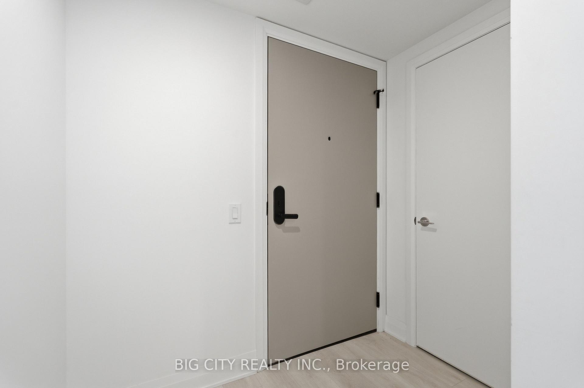 Photo 2 of Unit 1110, 25 Frederick Todd Way, Toronto, Leaside — HOMEH