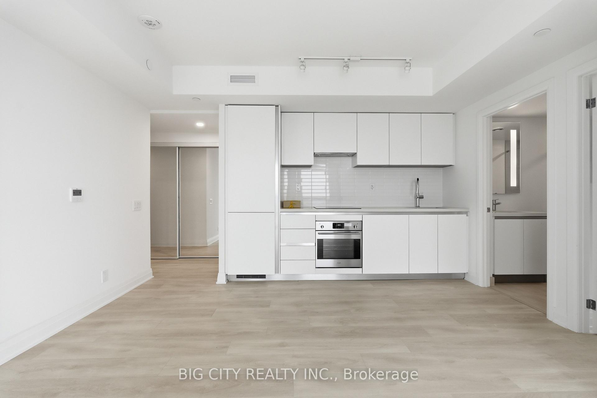 Photo 4 of Unit 1110, 25 Frederick Todd Way, Toronto, Leaside — HOMEH