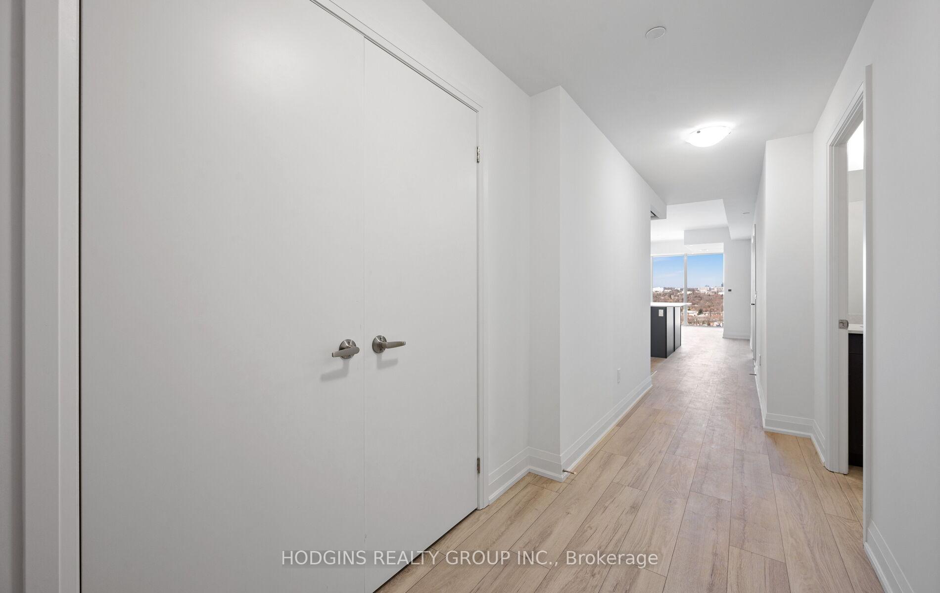 Photo 5 of Unit 612, 1035 Southdown Road, Mississauga, Clarkson — HOMEH