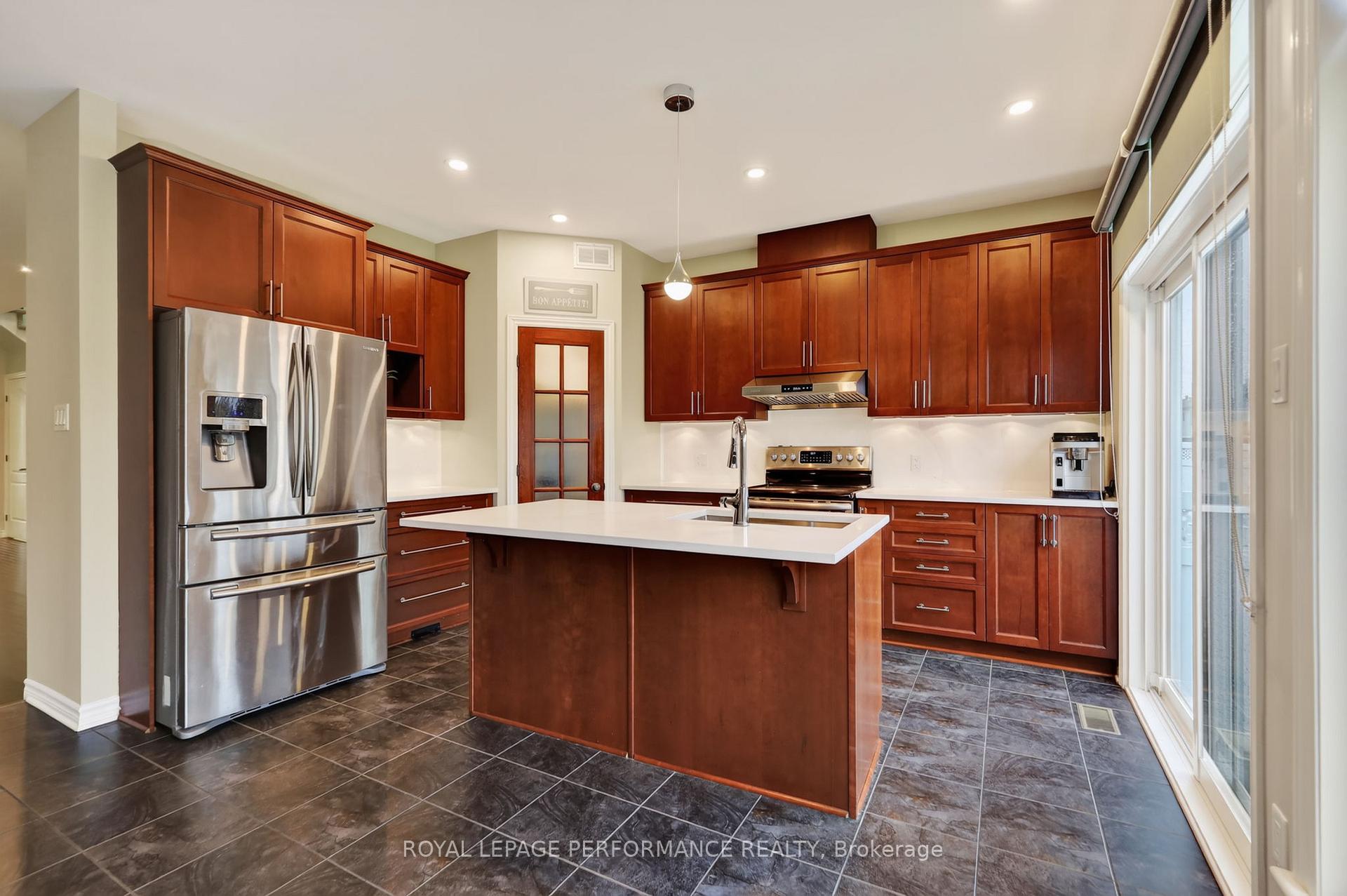 Photo 12 of 816 Azure Street, Ottawa, Avalon West — HOMEH
