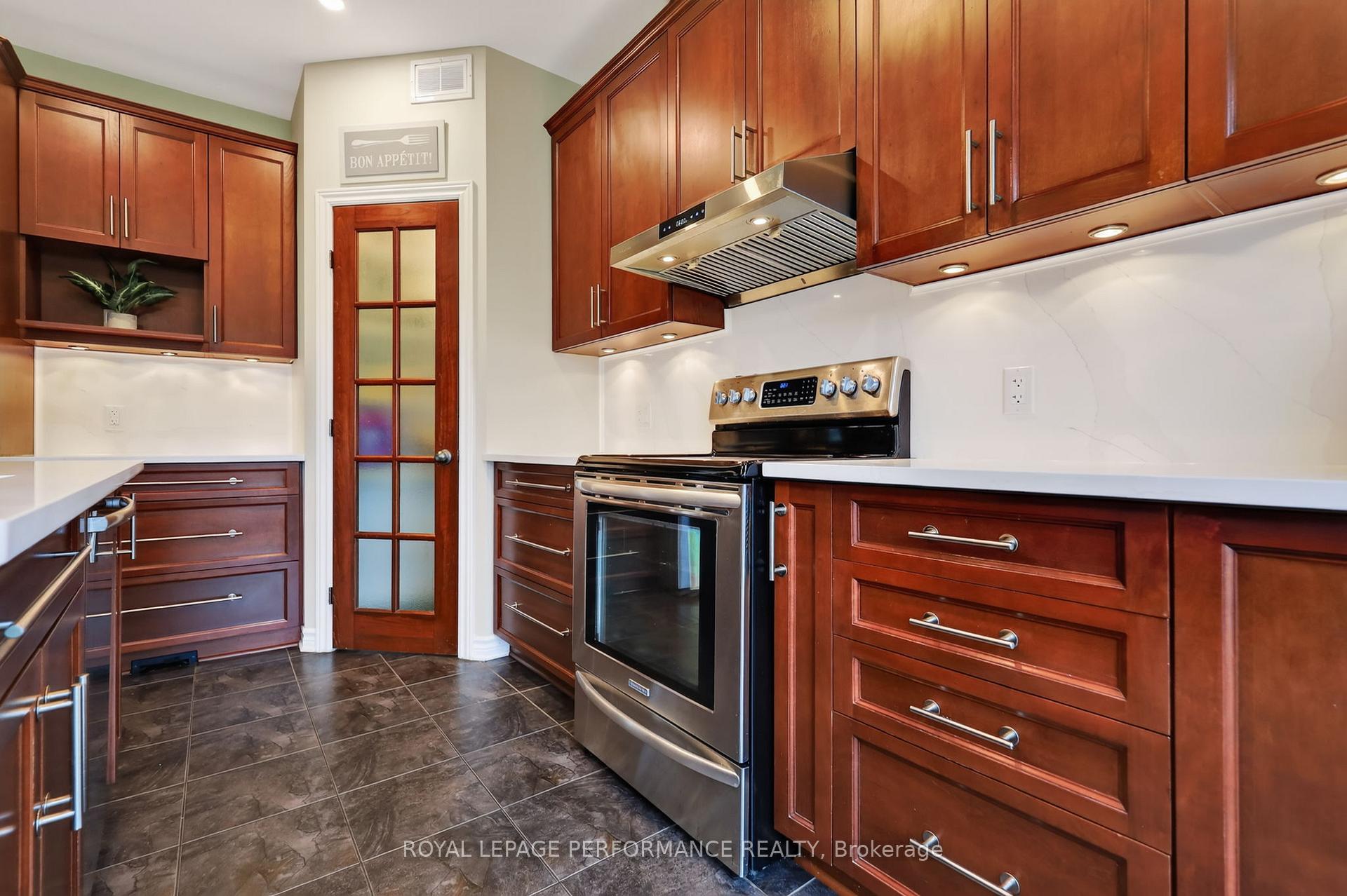 Photo 13 of 816 Azure Street, Ottawa, Avalon West — HOMEH