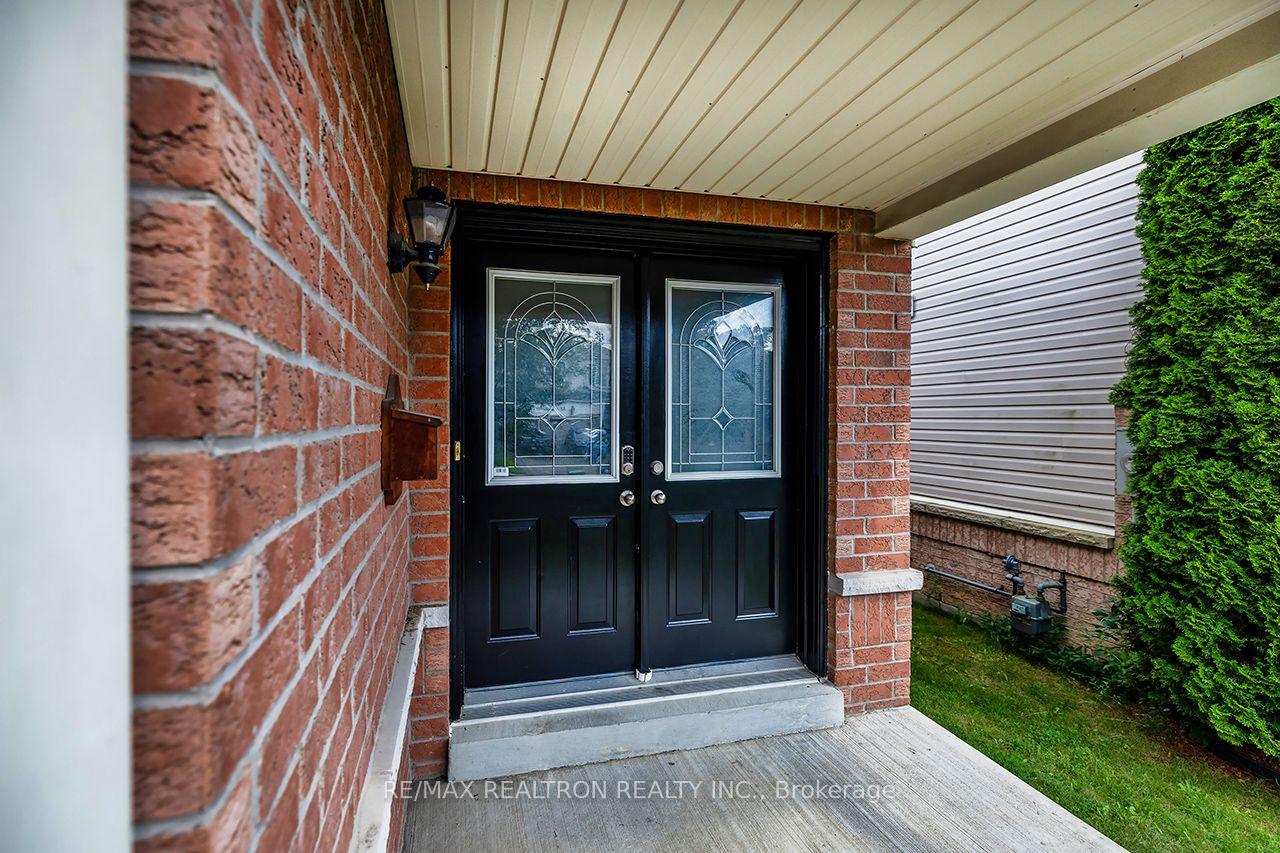 Photo 3 of 82 Beachgrove Crescent, Whitby, Taunton North — HOMEH
