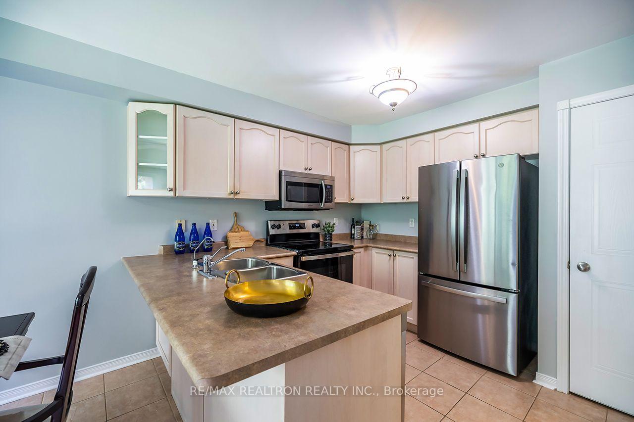 Photo 16 of 82 Beachgrove Crescent, Whitby, Taunton North — HOMEH