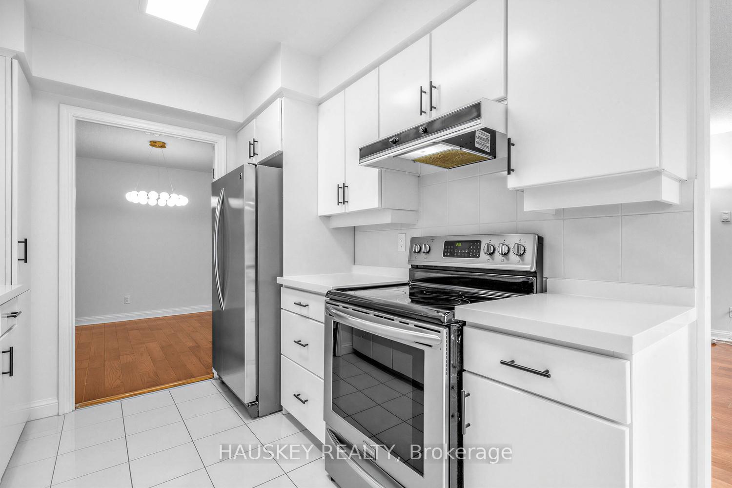 Photo 9 of Unit 402, 3800 Yonge Street, Toronto, Bedford Park-Nortown — HOMEH