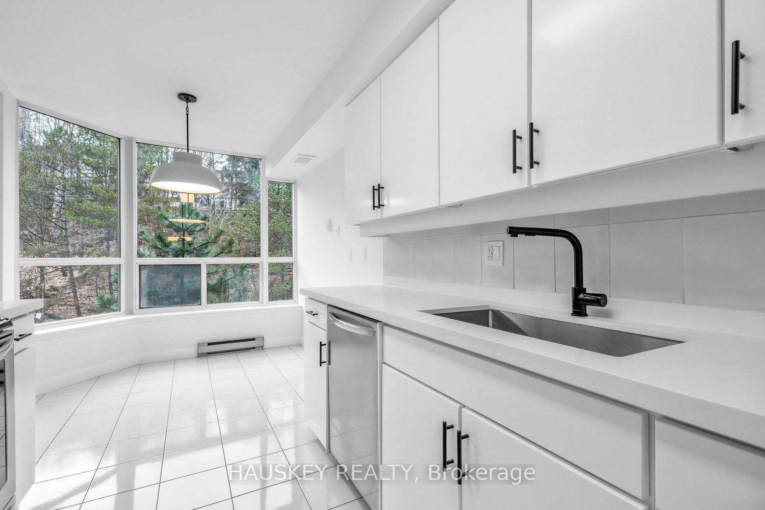 Photo 10 of Unit 402, 3800 Yonge Street, Toronto, Bedford Park-Nortown — HOMEH
