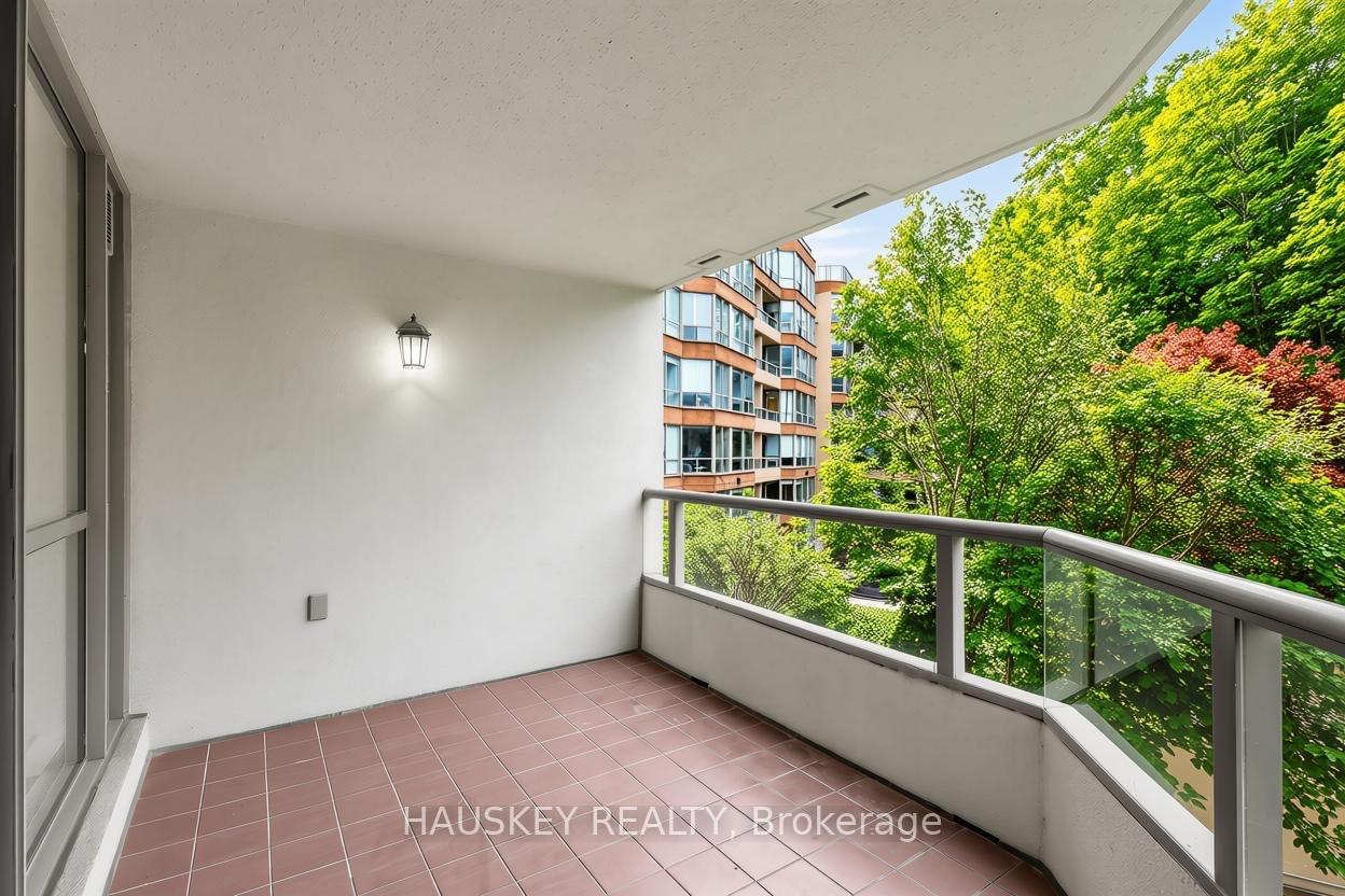 Photo 14 of Unit 402, 3800 Yonge Street, Toronto, Bedford Park-Nortown — HOMEH