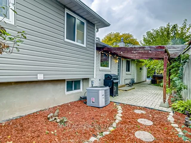 Photo 2 of 1179 Queens Avenue, Oakville, College Park — HOMEH