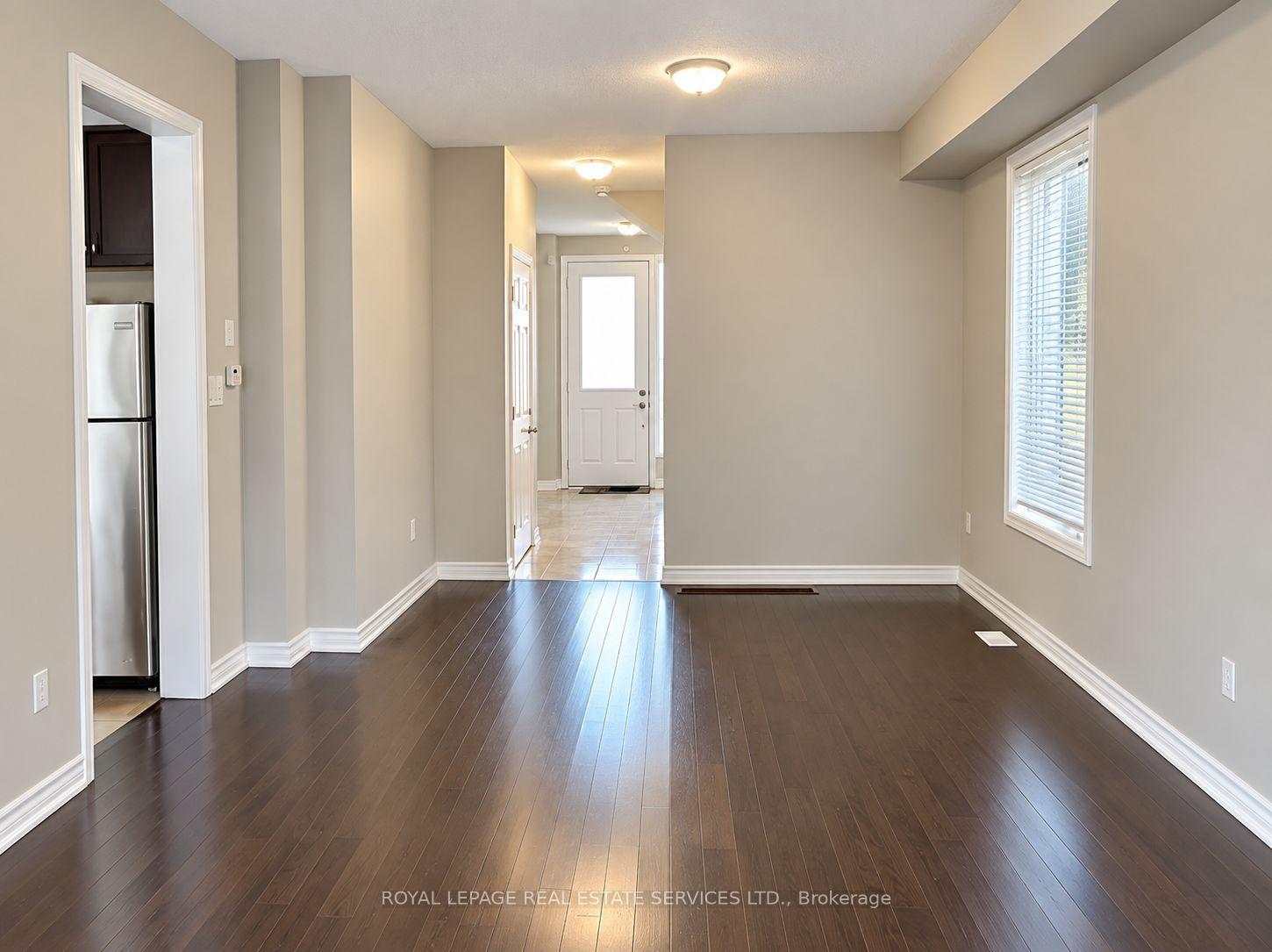 Photo 3 of 39 Vezna Crescent, Brampton, Credit Valley — HOMEH