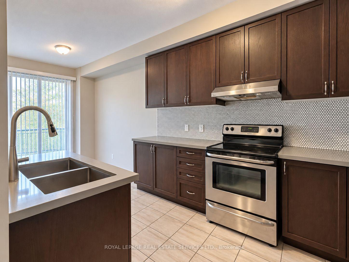 Photo 7 of 39 Vezna Crescent, Brampton, Credit Valley — HOMEH