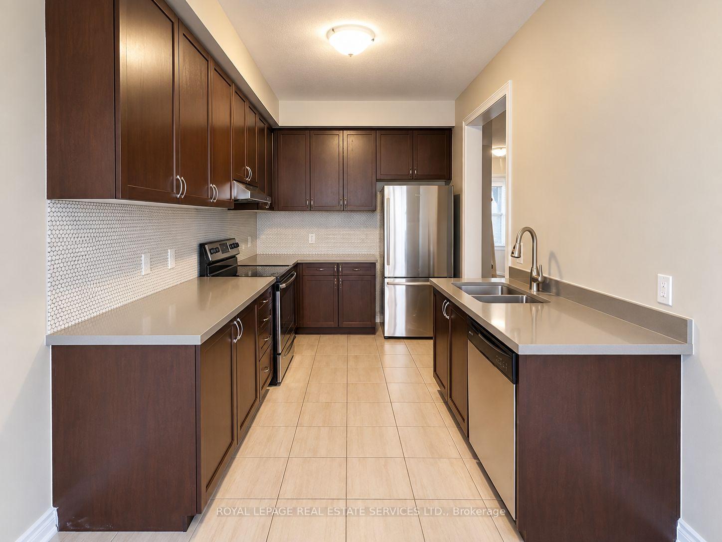 Photo 8 of 39 Vezna Crescent, Brampton, Credit Valley — HOMEH