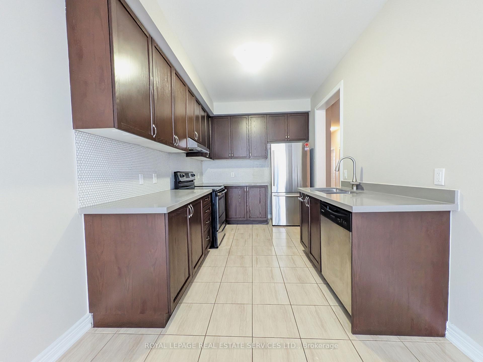 Photo 9 of 39 Vezna Crescent, Brampton, Credit Valley — HOMEH