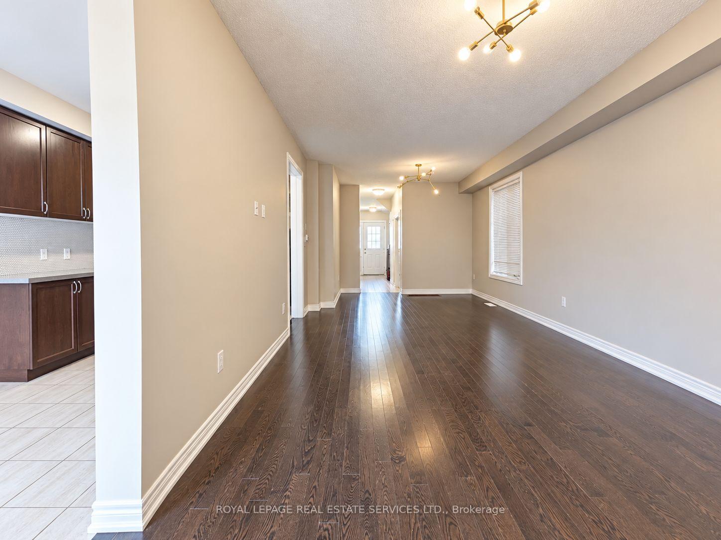 Photo 10 of 39 Vezna Crescent, Brampton, Credit Valley — HOMEH