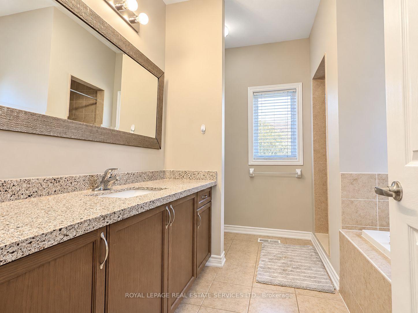 Photo 19 of 39 Vezna Crescent, Brampton, Credit Valley — HOMEH