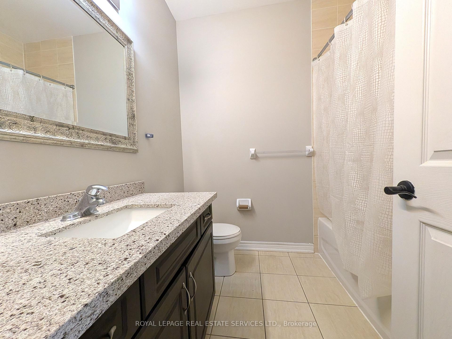 Photo 22 of 39 Vezna Crescent, Brampton, Credit Valley — HOMEH