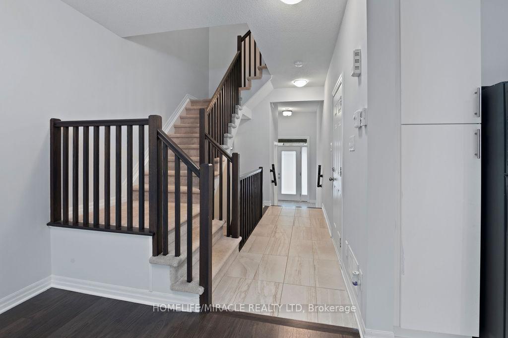 Photo 8 of 153 Overberg Way, Ottawa, Kanata - Emerald Meadows/Trailwest — HOMEH