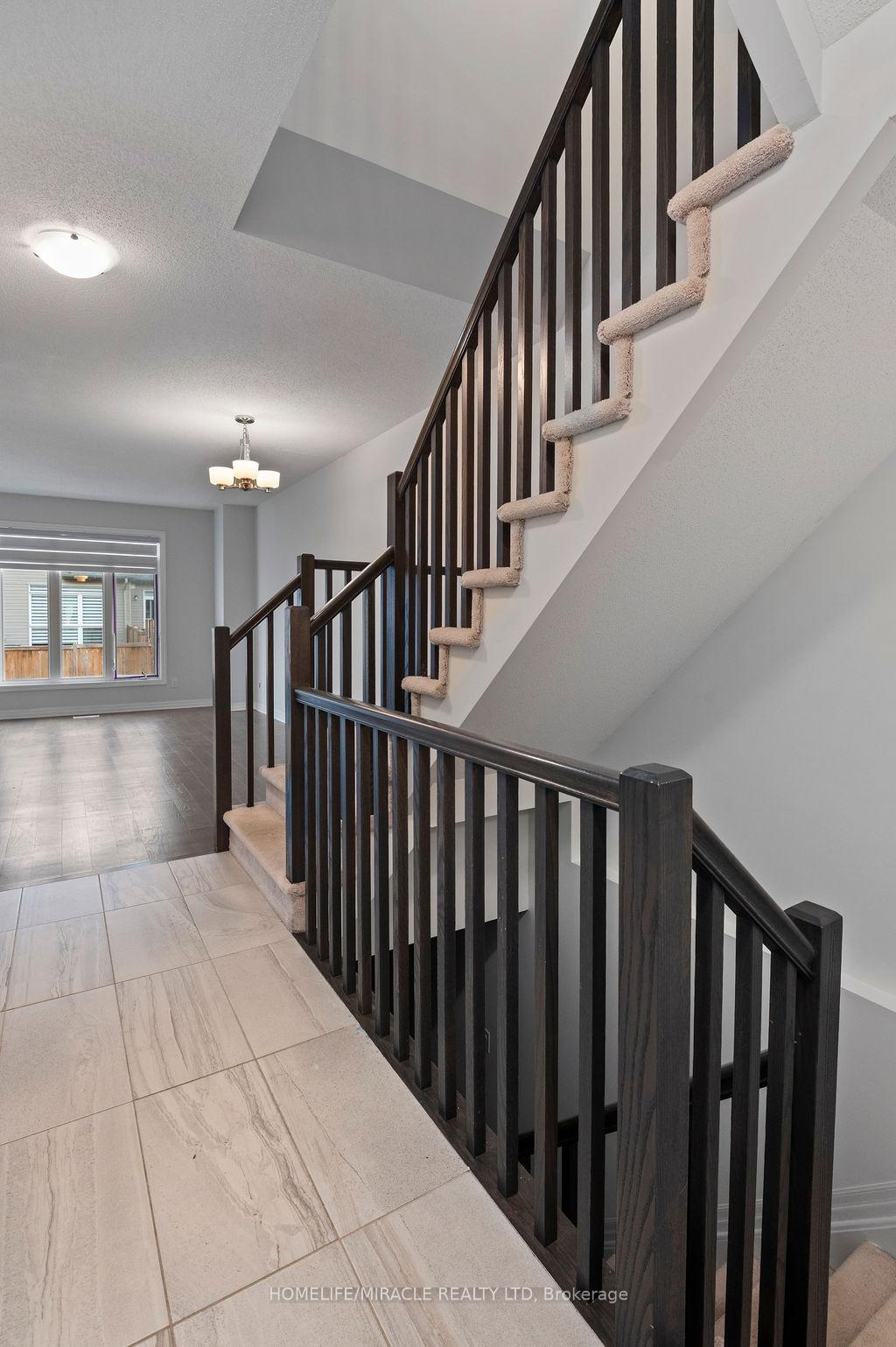 Photo 12 of 153 Overberg Way, Ottawa, Kanata - Emerald Meadows/Trailwest — HOMEH