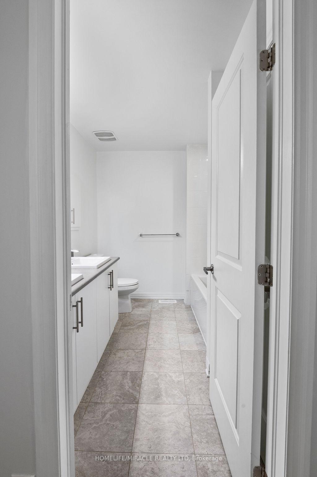 Photo 30 of 153 Overberg Way, Ottawa, Kanata - Emerald Meadows/Trailwest — HOMEH