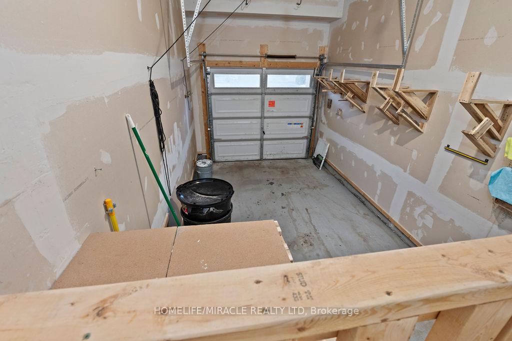 Photo 33 of 153 Overberg Way, Ottawa, Kanata - Emerald Meadows/Trailwest — HOMEH