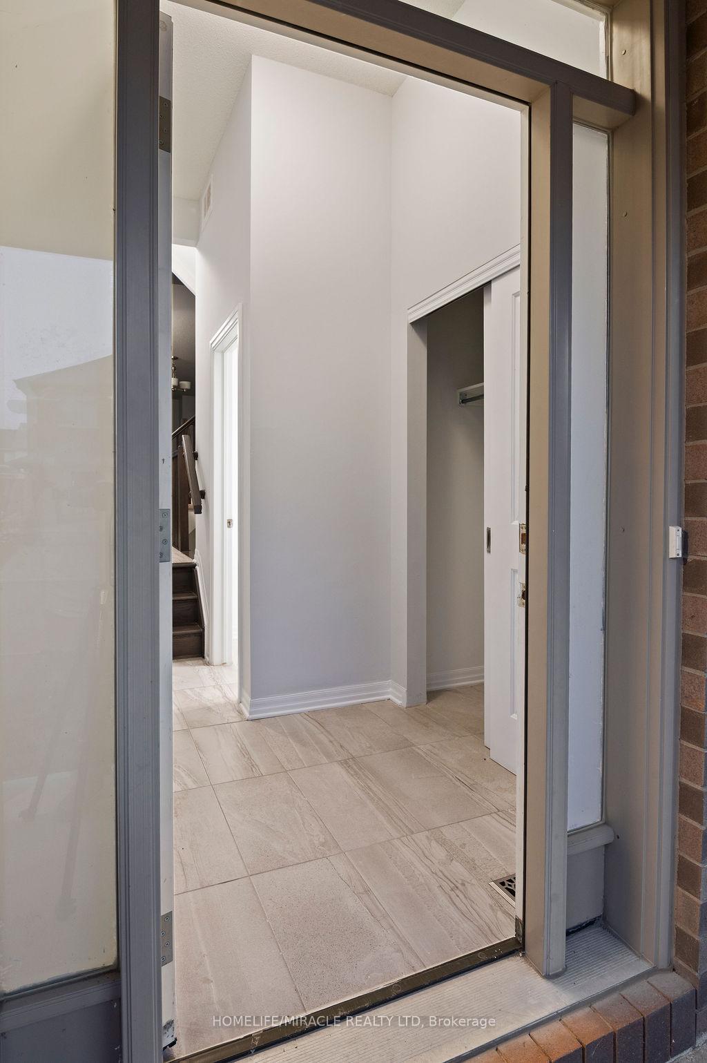 Photo 36 of 153 Overberg Way, Ottawa, Kanata - Emerald Meadows/Trailwest — HOMEH
