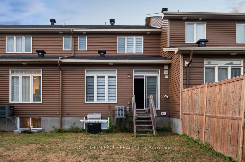Photo 39 of 153 Overberg Way, Ottawa, Kanata - Emerald Meadows/Trailwest — HOMEH