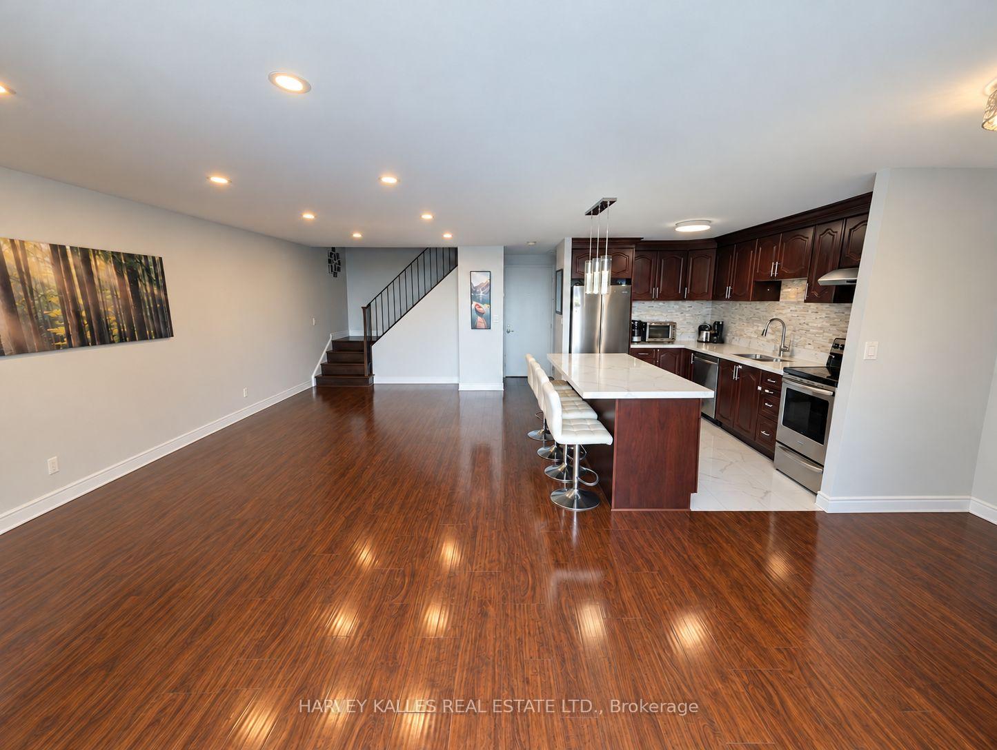 Photo of Unit 412, 3025 The Credit Woodlands Drive