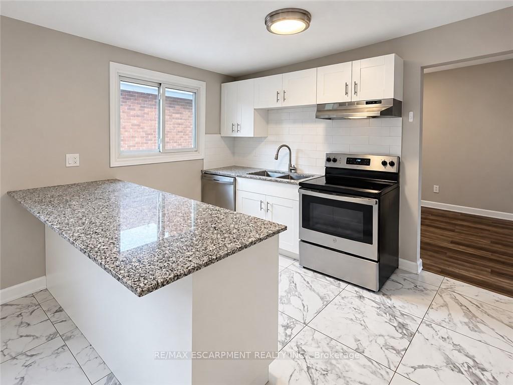 Photo 11 of Unit Upper, 63 Sanatorium Road, Hamilton, Westcliffe — HOMEH