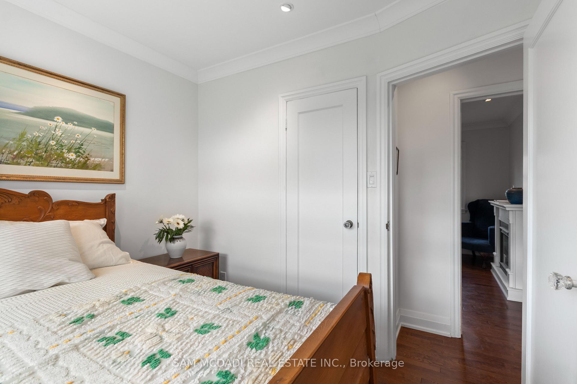 Photo 13 of 1088 Cherriebell Road, Mississauga, Lakeview — HOMEH