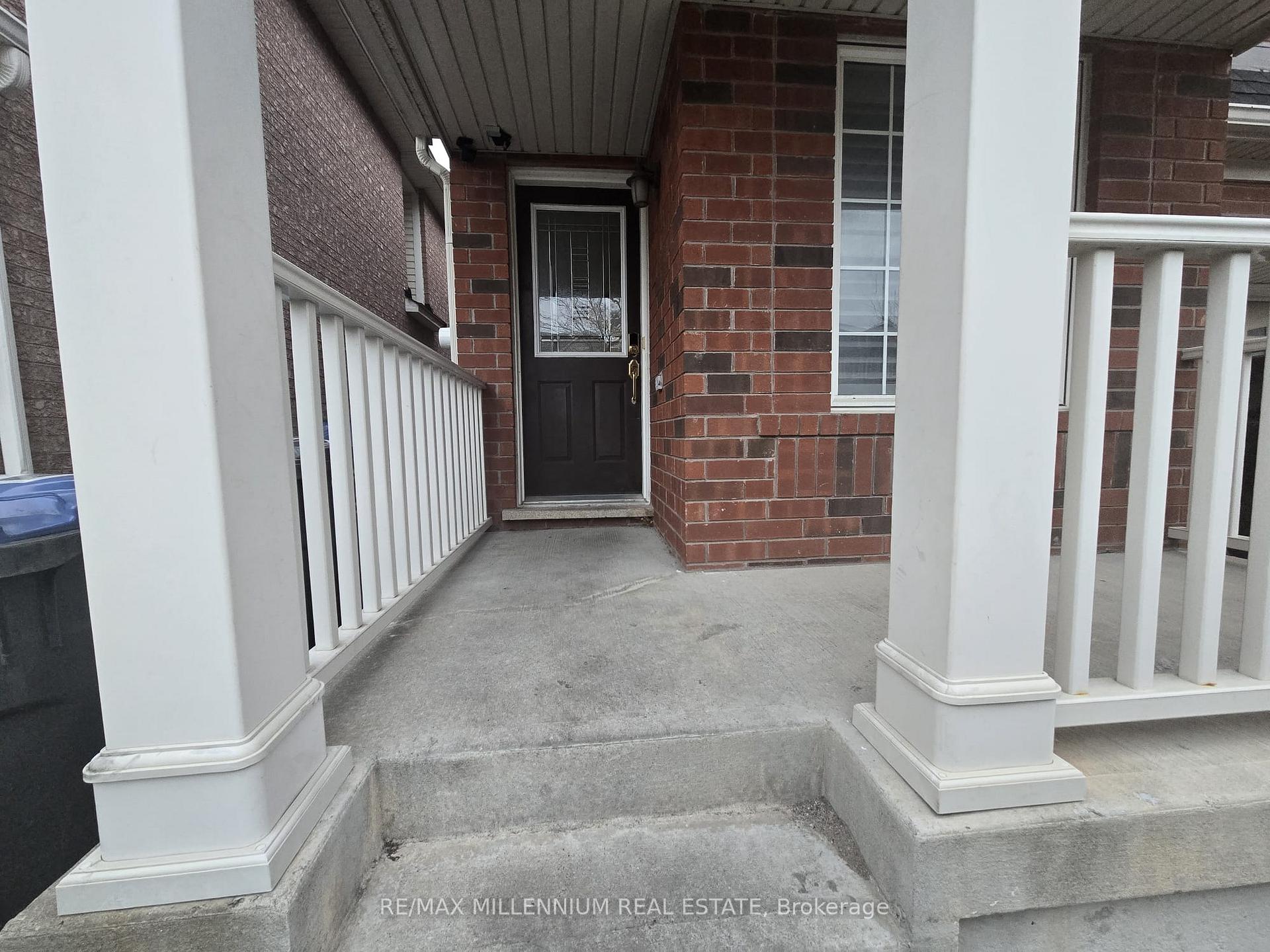Photo 3 of 31 Ponymeadow Way, Brampton, Credit Valley — HOMEH