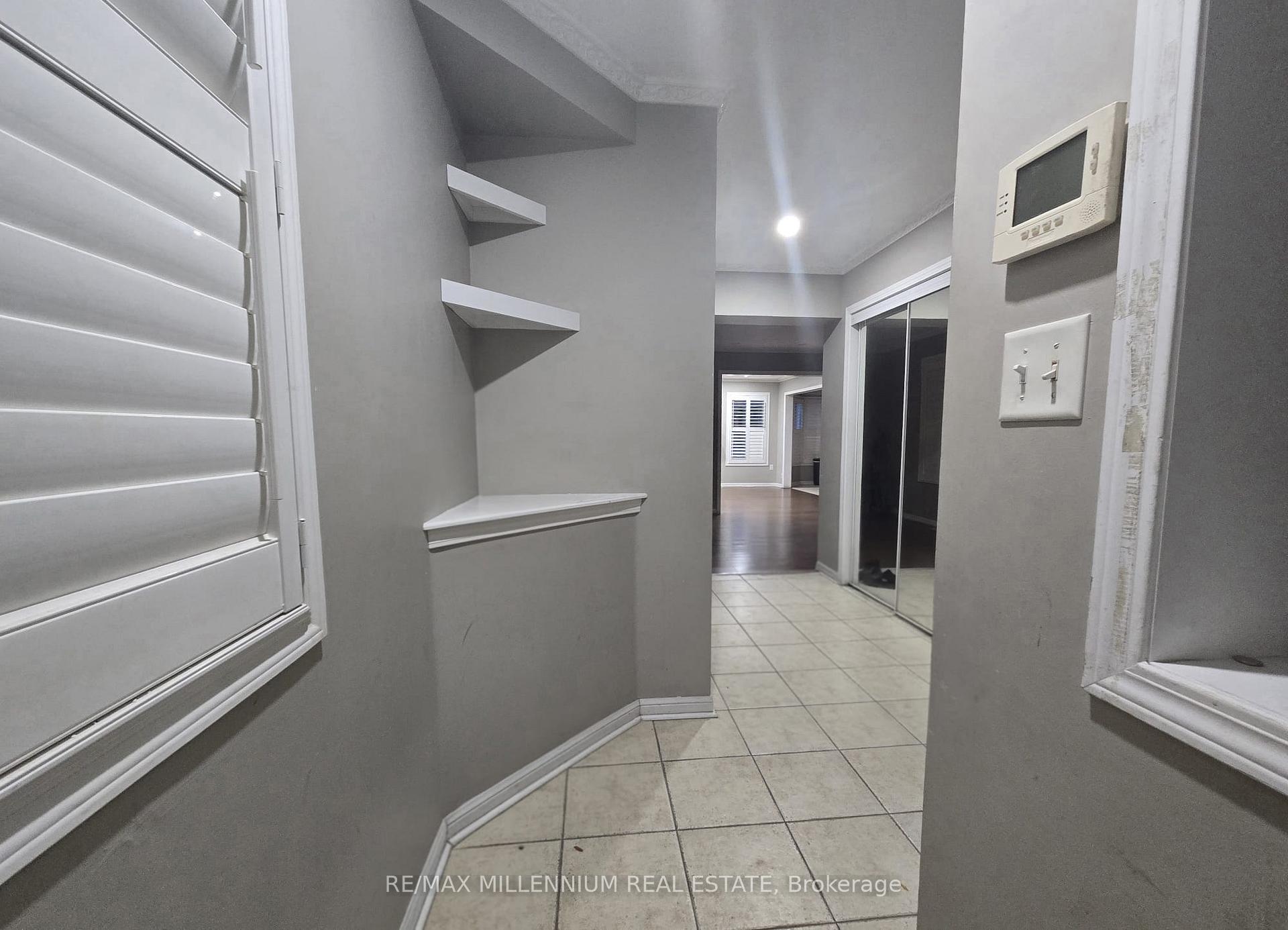 Photo 5 of 31 Ponymeadow Way, Brampton, Credit Valley — HOMEH