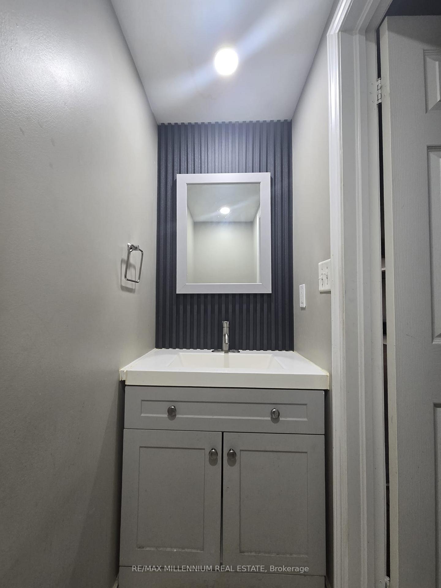 Photo 6 of 31 Ponymeadow Way, Brampton, Credit Valley — HOMEH
