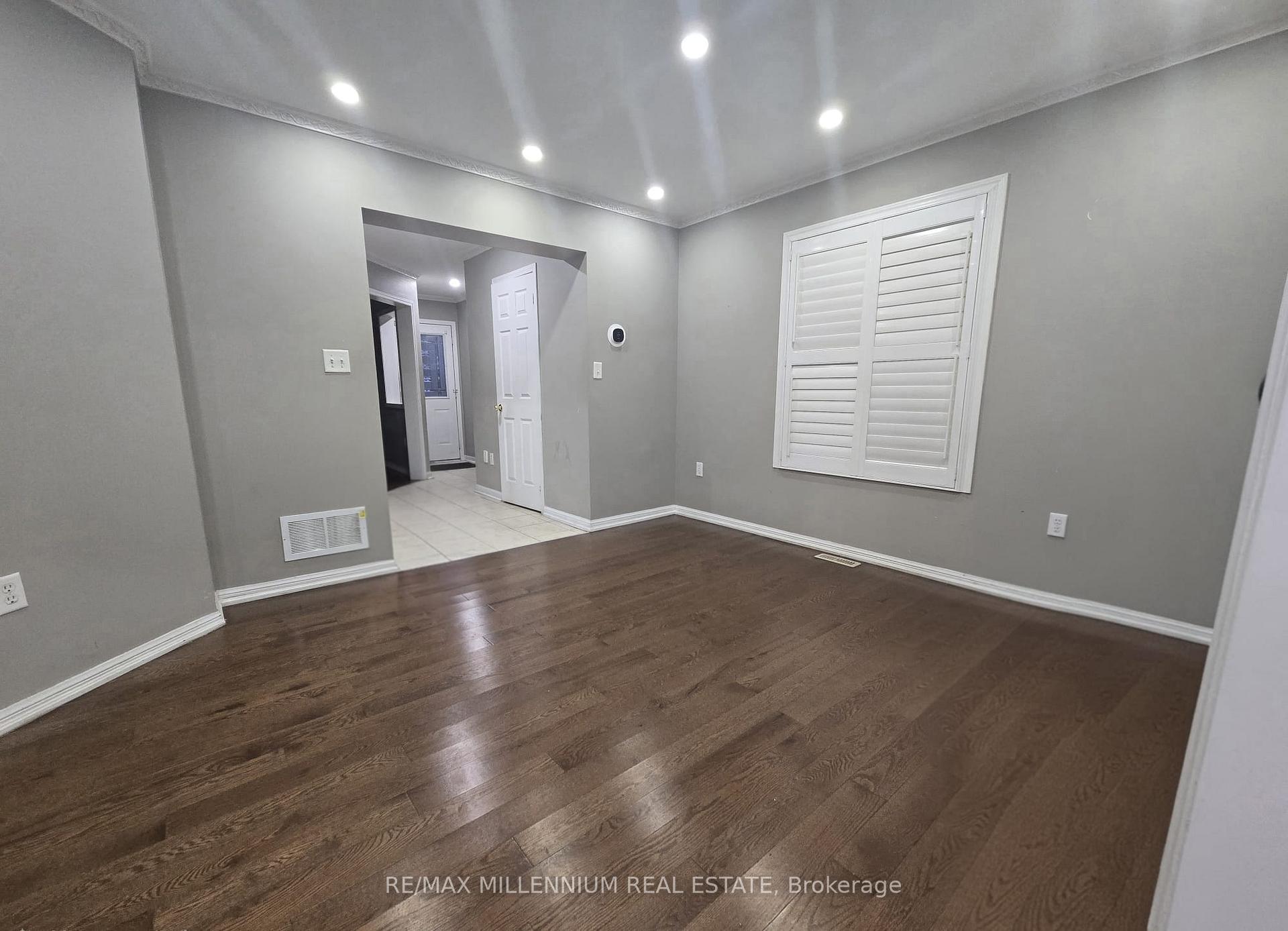 Photo 8 of 31 Ponymeadow Way, Brampton, Credit Valley — HOMEH