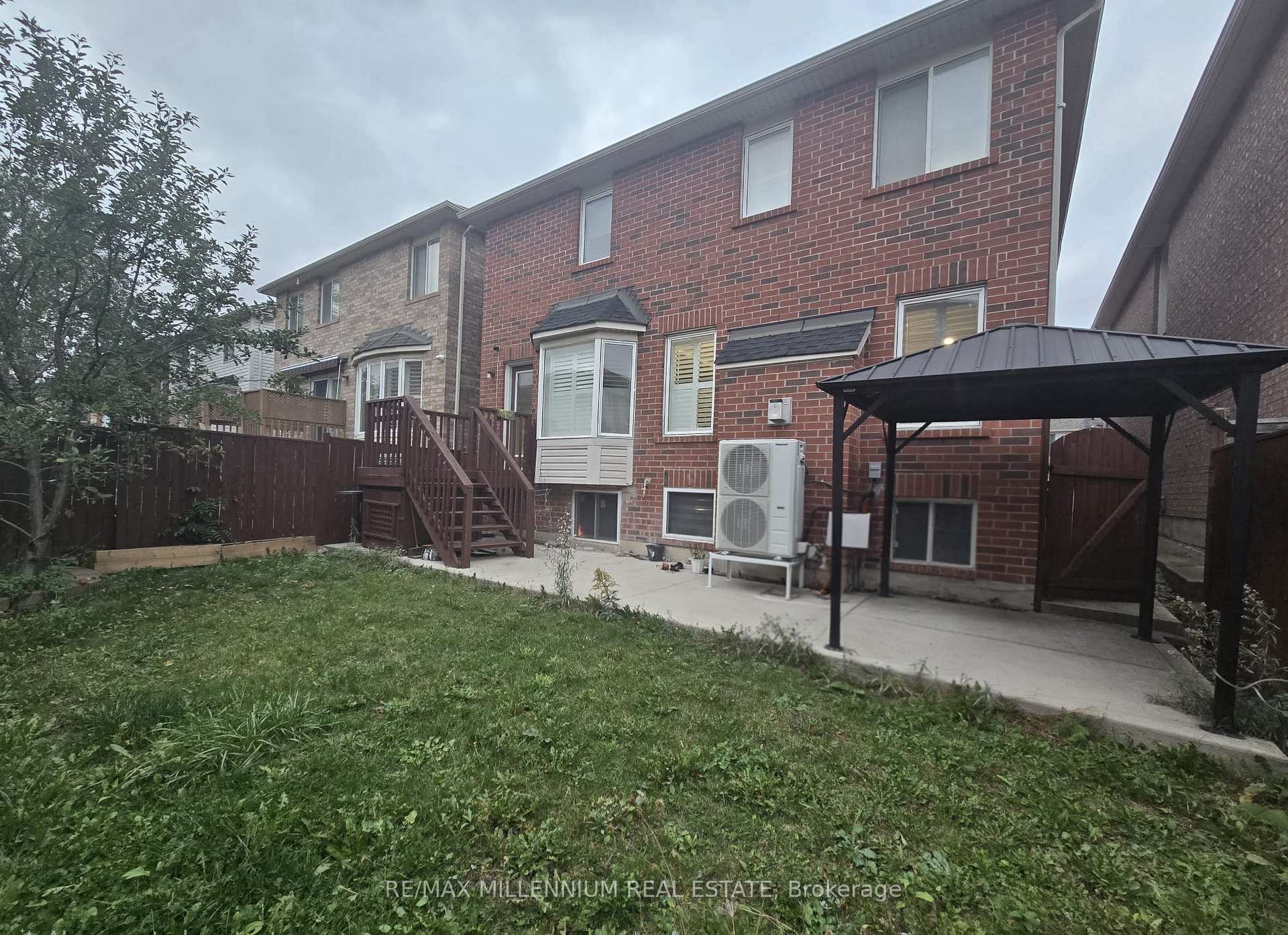 Photo 15 of 31 Ponymeadow Way, Brampton, Credit Valley — HOMEH