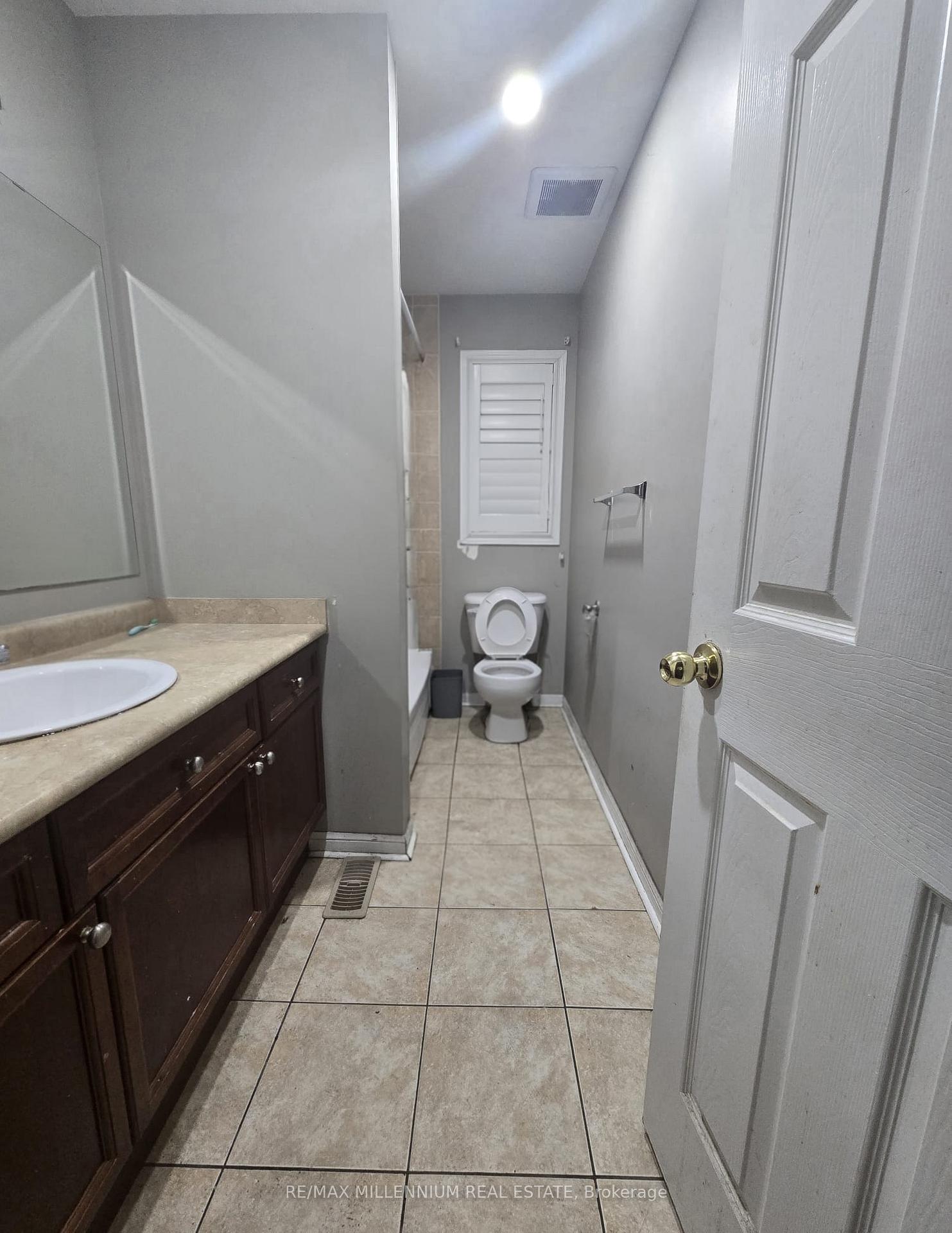 Photo 20 of 31 Ponymeadow Way, Brampton, Credit Valley — HOMEH