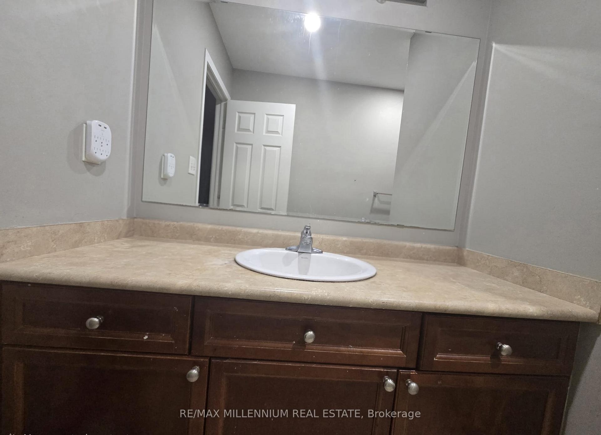 Photo 21 of 31 Ponymeadow Way, Brampton, Credit Valley — HOMEH
