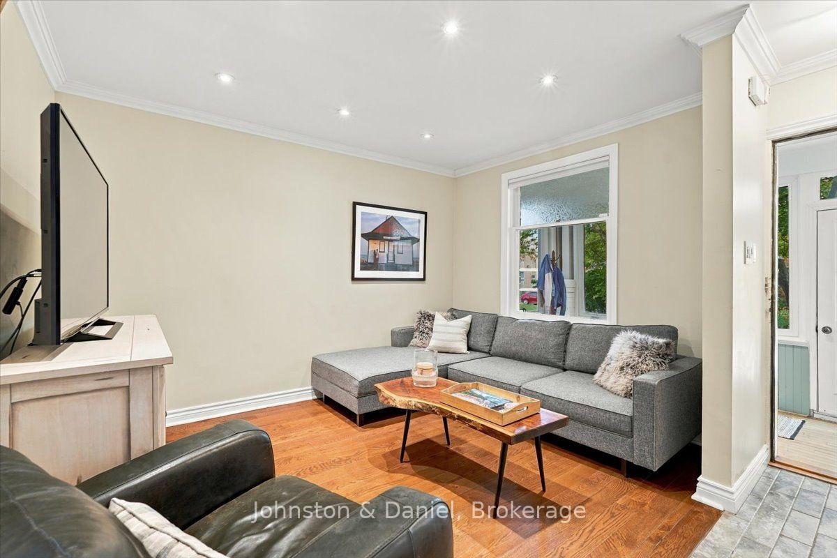 Photo 9 of 118 Merrill Avenue E, Toronto, Woodbine Corridor — HOMEH