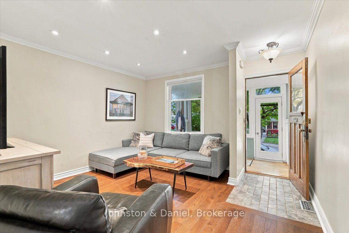 Photo 10 of 118 Merrill Avenue E, Toronto, Woodbine Corridor — HOMEH